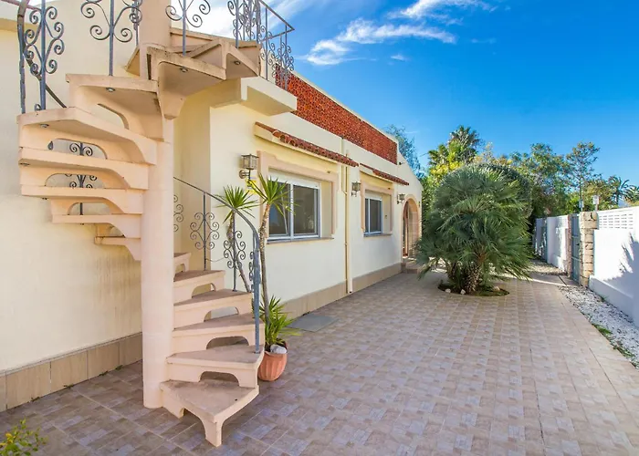 Lovely Home In Denia With Kitchen